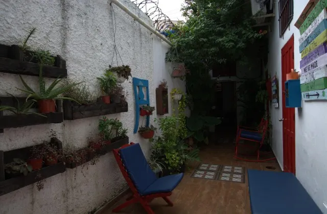 La Puerta Roja Guest House patio